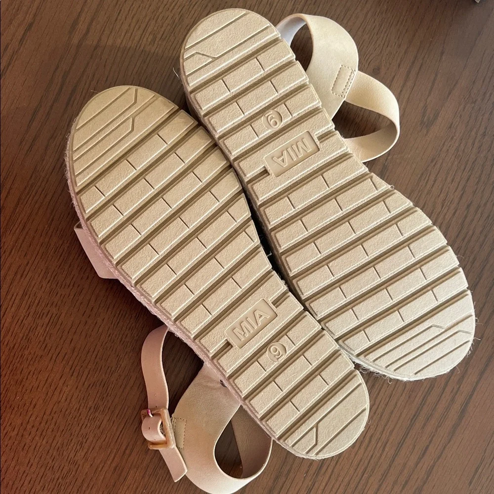 MIA Espadrille Platform Sandals - Picture 4 of 5